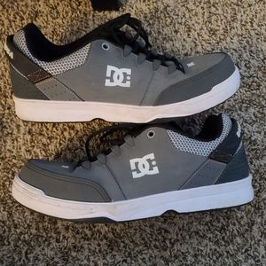 Men's DC Syntax sneakers sz 10.5